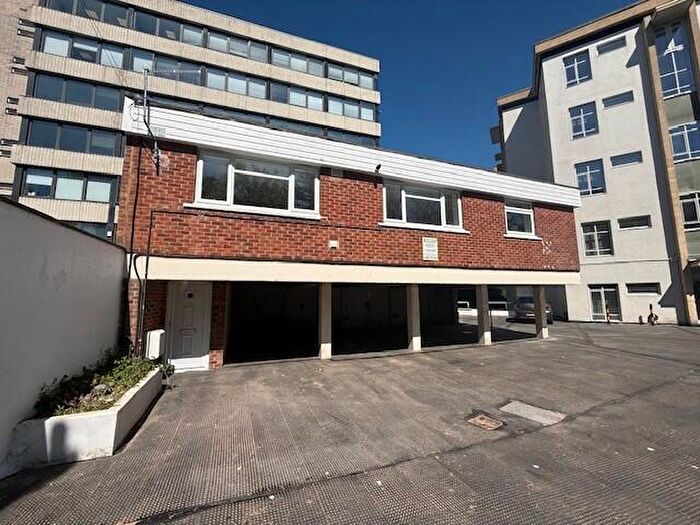 3 Bedroom Flat To Rent In Richmond Gardens, Bournemouth Town Centre, BH1