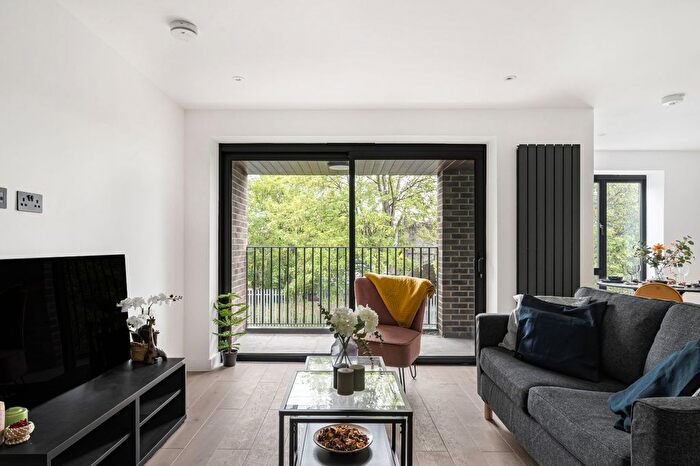 1 Bedroom Flat For Sale In Cleveland House, Clinton Road, E7