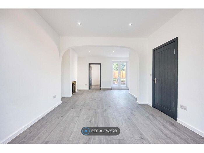 4 Bedroom Semi-Detached House To Rent In Harefield Road, Uxbridge, UB8