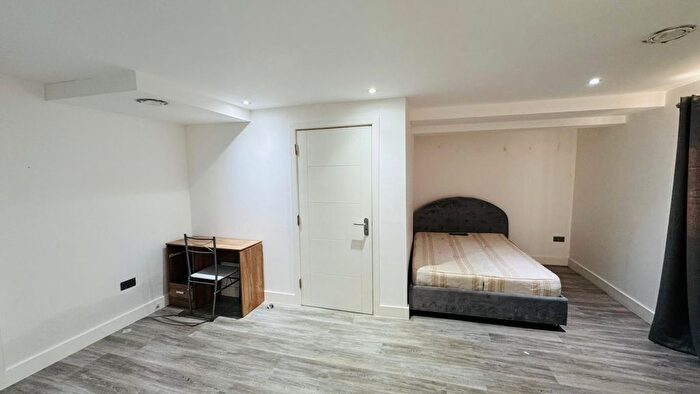 1 Bedroom Flat To Rent In High Street, Brentwood, CM14