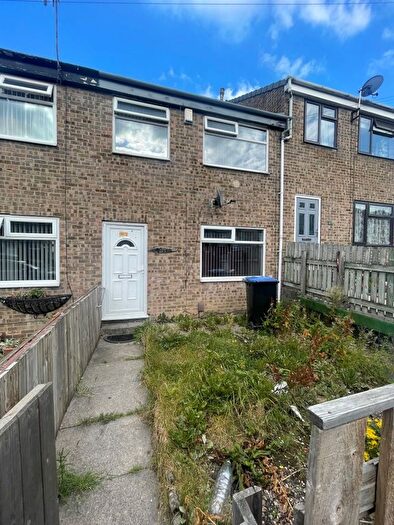3 Bedroom Town House To Rent In Rayleigh Street, Bradford, BD4