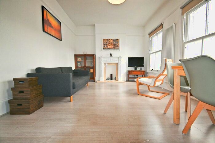 3 Bedroom Apartment To Rent In Friern Road, East Dulwich, London, SE22