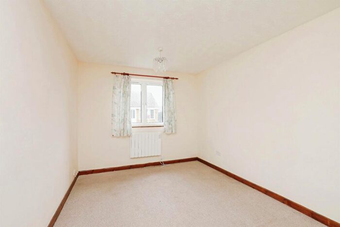 2 Bedroom Flat For Sale In Laburnum Crescent, Dereham, NR19