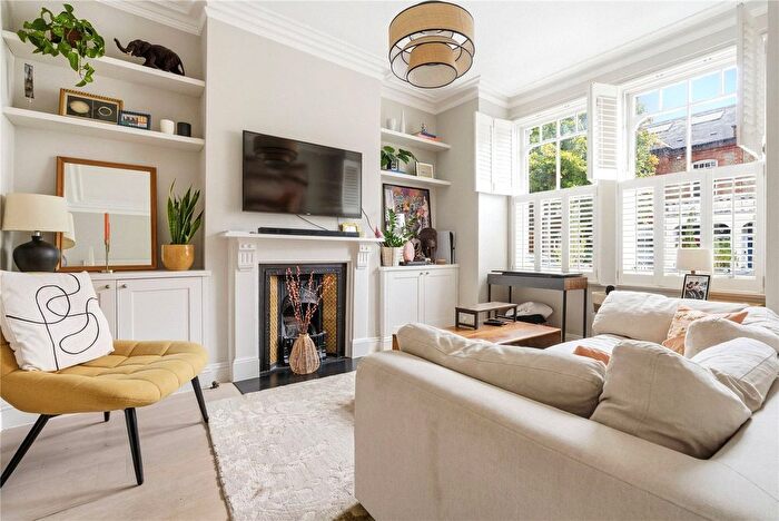 2 Bedroom Maisonette To Rent In Hambalt Road, Clapham, SW4