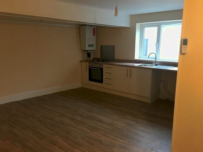1 Bedroom Flat To Rent In West Exe North, Tiverton, EX16