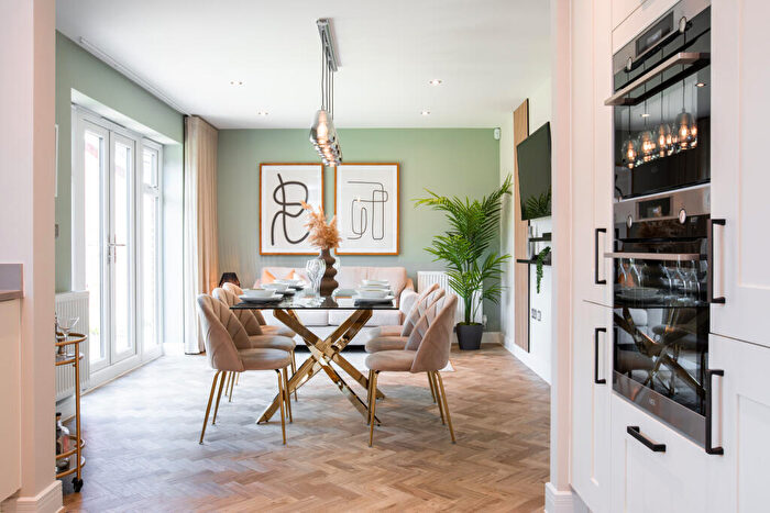 4 Bedroom Detached House For Sale In Field Lane, Boulton Moor, DE24