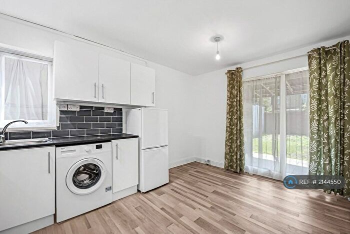 2 Bedroom Flat To Rent In Waghorn Road, London, E13