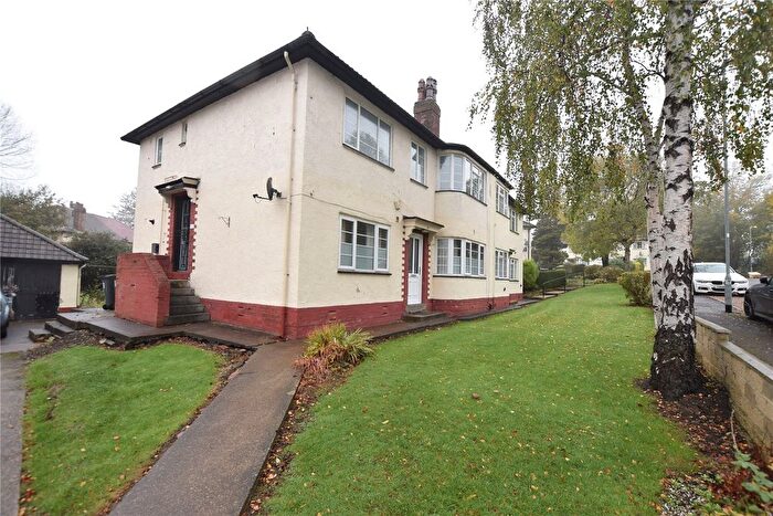 2 Bedroom Flat To Rent In Sandringham Crescent, Leeds, West Yorkshire, LS17