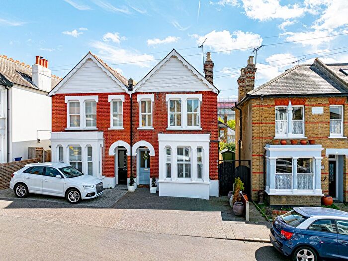 3 Bedroom Semi-Detached House For Sale In Ashleigh Drive, Leigh-On-Sea, SS9