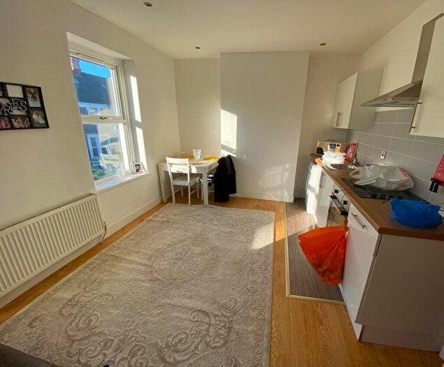 2 Bedroom Flat To Rent In Mackintosh Place, Roath, Cardiff, CF24