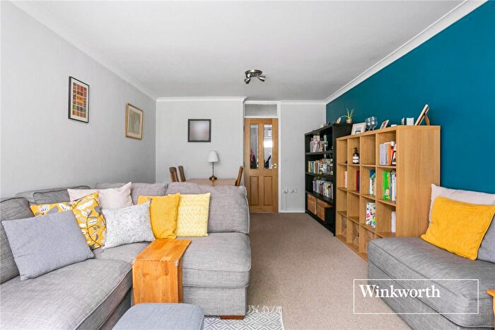 2 Bedroom Apartment For Sale In Brownswell Road, East Finchley, London, N2
