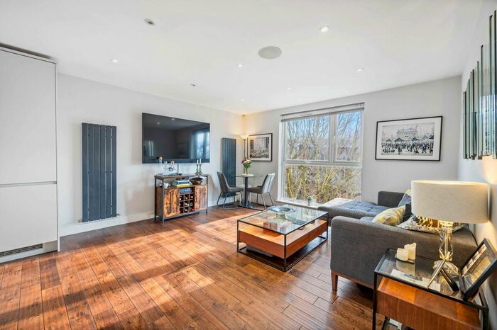 2 Bedroom Flat To Rent In St. Quintin Avenue, London, W10
