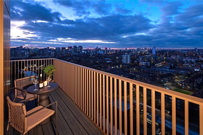 2 Bedroom Flat For Sale In Queens Cross - Royal Eden Docks, E16