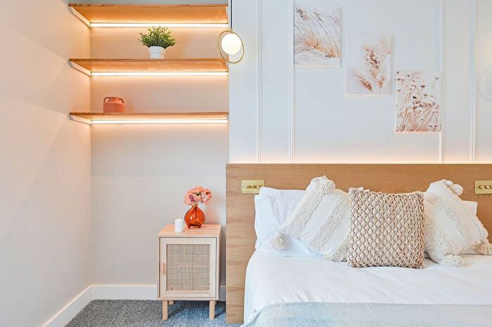 1 Bedroom Flat For Sale In Hetley Road, Shepherd's Bush, London, W12