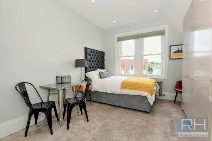 Studio To Rent In Weston Park, London, N8