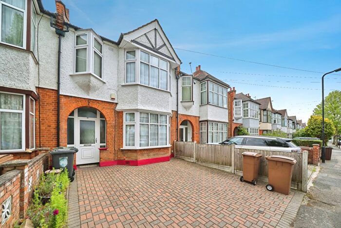 3 Bedroom Terraced House For Sale In Forest Drive West, London, E11