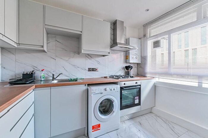 4 Bedroom Maisonette For Sale In Ossulston Street, Camden, London, NW1