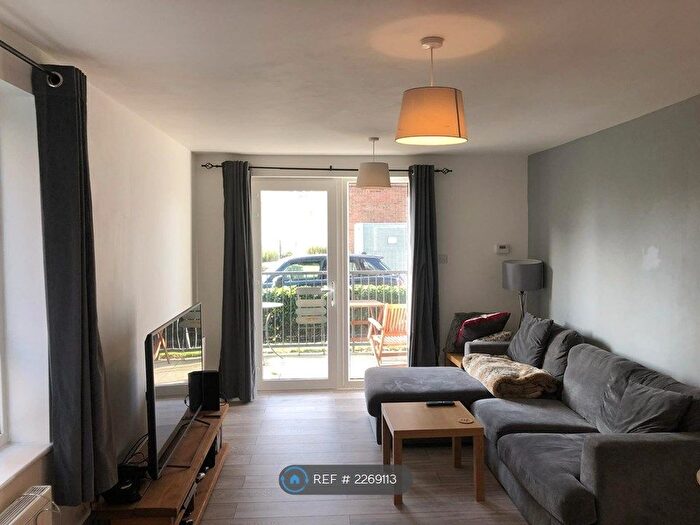 2 Bedroom Flat To Rent In Limerick Close, Balham, SW12