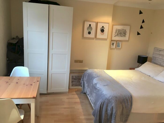 Studio To Rent In York Street, London W1H