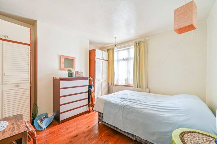1 Bedroom Maisonette For Sale In Braemar Avenue, Neasden, London, NW10