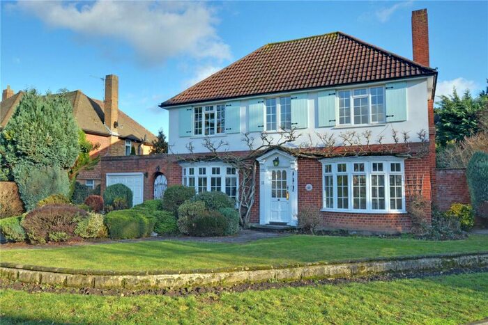 3 Bedroom Detached House To Rent In Marlowe Close, Chislehurst, BR7