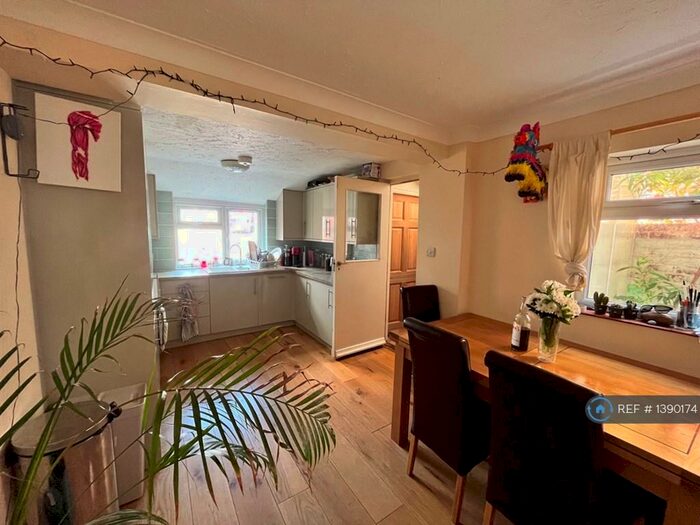 5 Bedroom Terraced House To Rent In Milton Road, Southampton, SO15