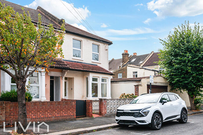 3 Bedroom Semi-Detached House To Rent In Lancing Road, Croydon, CR0