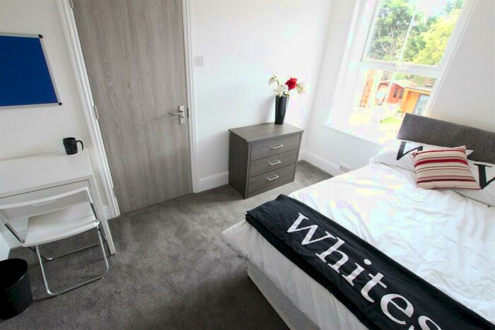 5 Bedroom House To Rent In Hood Street, Northampton, NN1