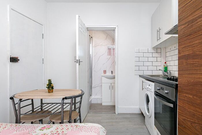 Studio To Rent In Upper Street, London, N1