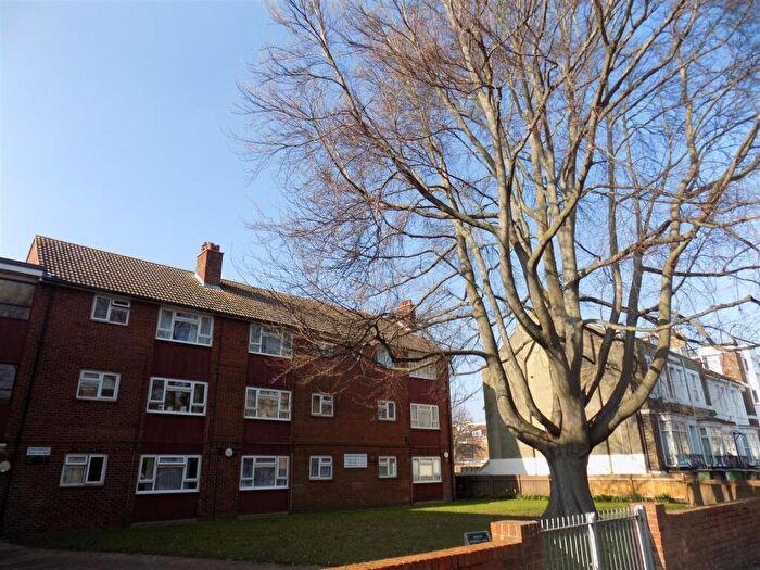 1 Bedroom Apartment To Rent In Grove Road North, Southsea, PO5