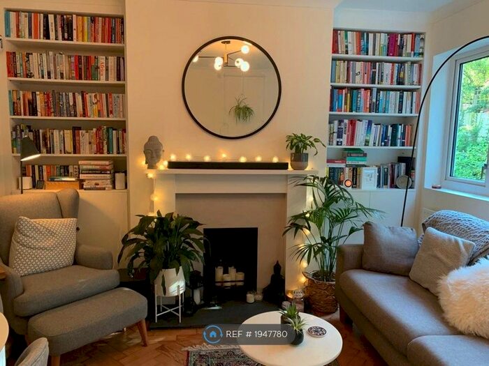 3 Bedroom Flat To Rent In South Close, London, N6