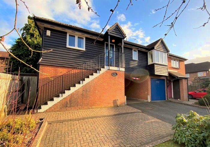 2 Bedroom Coach House To Rent In Pheasant Walk, Littlemore, OX4