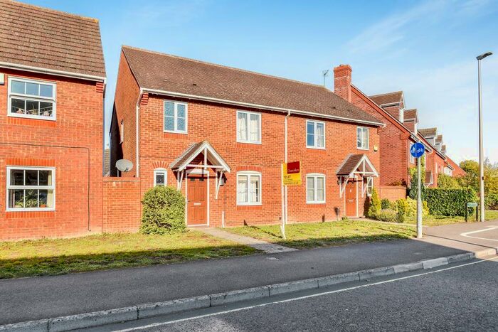 3 Bedroom Semi-Detached House To Rent In Thatcham, Berskhire, RG19