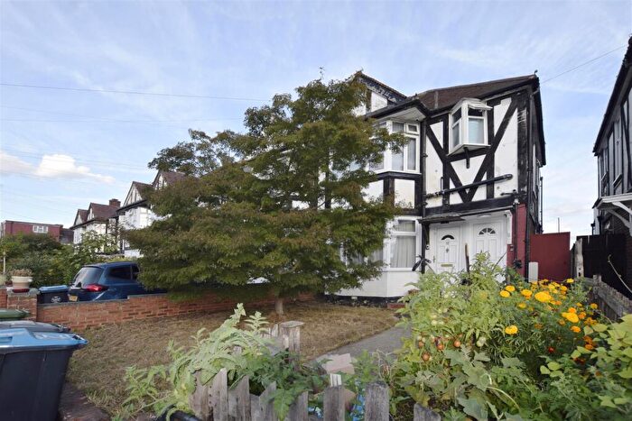 1 Bedroom Maisonette For Sale In Kenmere Gardens, Wembley, HA0
