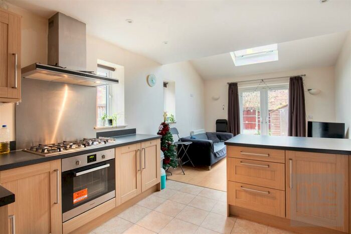 6 Bedroom Semi-Detached House To Rent In Peveril Road, Beeston, Nottingham, NG9