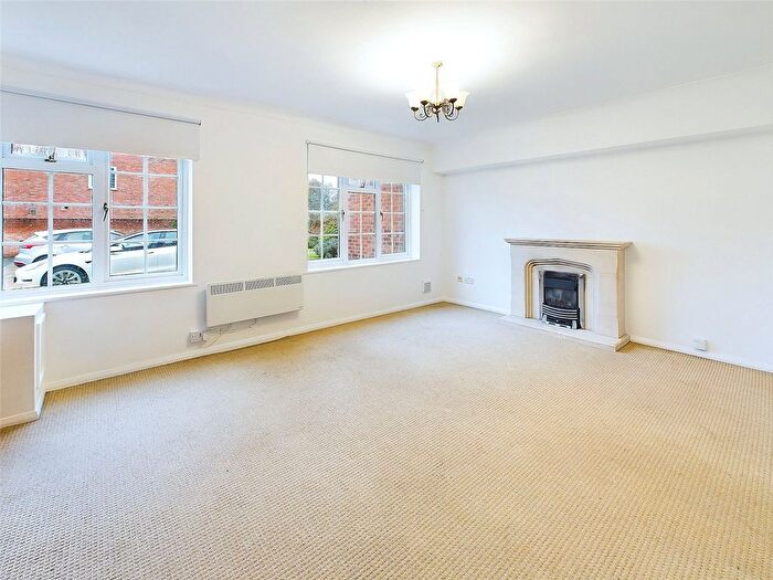 1 Bedroom Flat To Rent In Abbottsmede Close, Twickenham, TW1