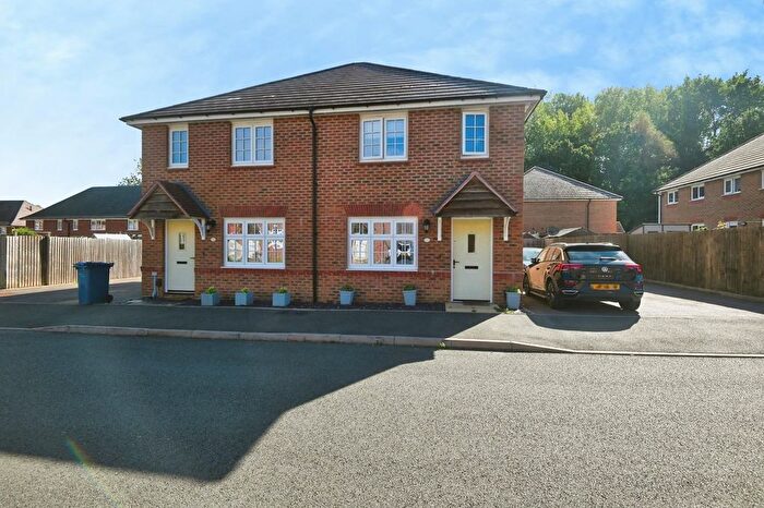 3 Bedroom Semi-Detached House For Sale In Cheddleton Close, Amington, Tamworth, B77
