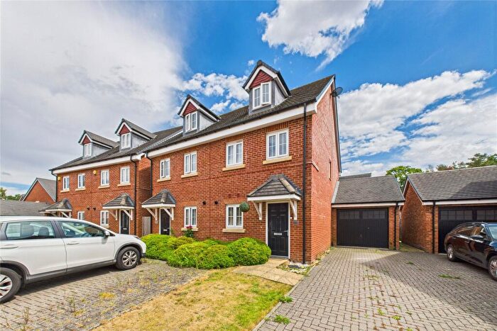 3 Bedroom Semi-Detached House For Sale In Thompson Way, Farnborough, Hampshire, GU14