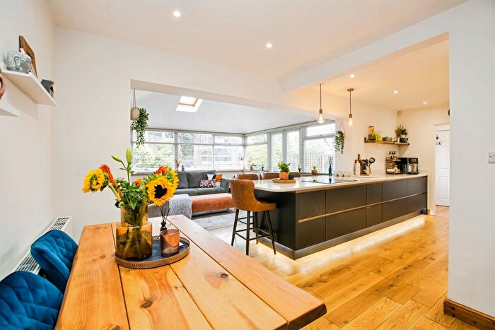 4 Bedroom Detached House For Sale In Whitemoor Way, Denholme, Bradford, BD13