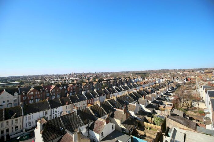 2 Bedroom Flat To Rent In Egerton Road, Bexhill-On-Sea, Bexhill-On-Sea, TN39