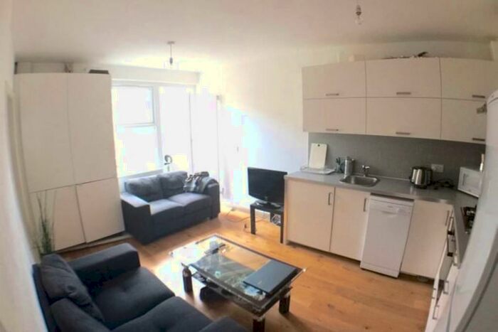 4 Bedroom Apartment To Rent In Bethnal Green Road, London, E2