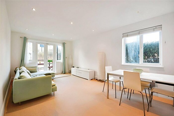 2 Bedroom Flat To Rent In High Street, Brentford, TW8