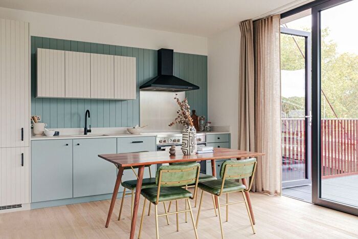 2 Bedroom Flat For Sale In The Brentford Project, Brentford, TW8