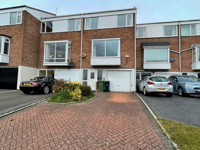 3 Bedroom House To Rent In Halesowen, West Midlands, B63