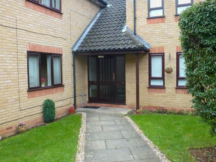2 Bedroom Flat To Rent In Yew Tree Court, Bury St. Edmunds, IP33