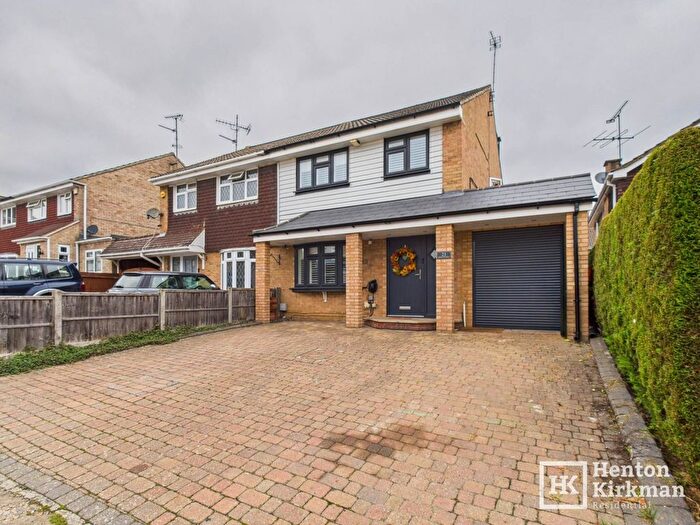 4 Bedroom Semi-detached House For Sale In Fieldfare, Billericay, CM11