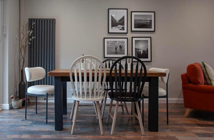 3 Bedroom Detached House For Sale In Fox Covert Close, Sunninghill, SL5