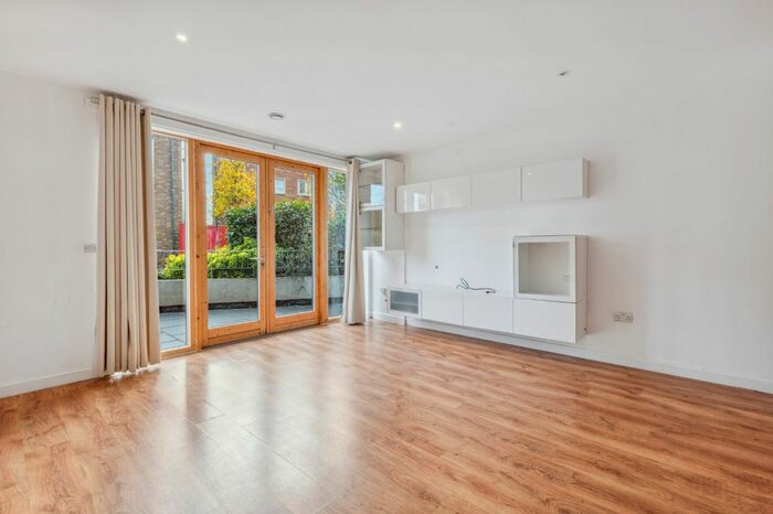 3 Bedroom Flat To Rent In Kew Bridge Road, Brentford, TW8