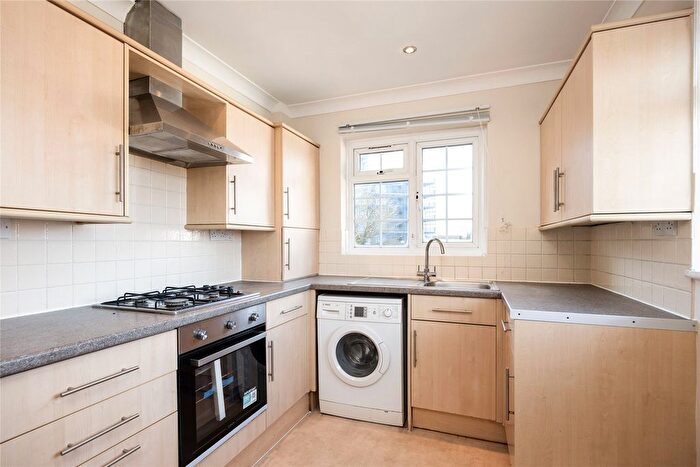 2 Bedroom Maisonette To Rent In Castleview Road, Weybridge, KT13