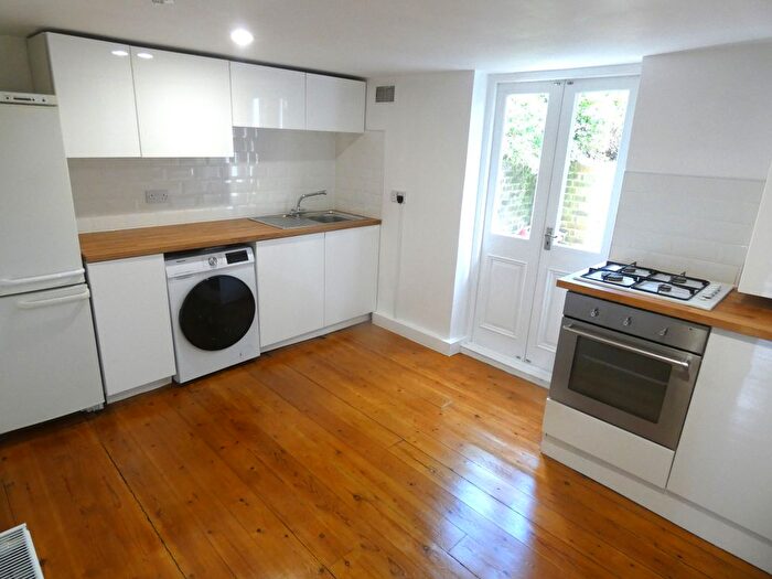 Studio To Rent In Navarino Road, London, E8